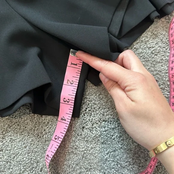 Alice + Olivia Mini Pleated shorts - Picture 6 of 8